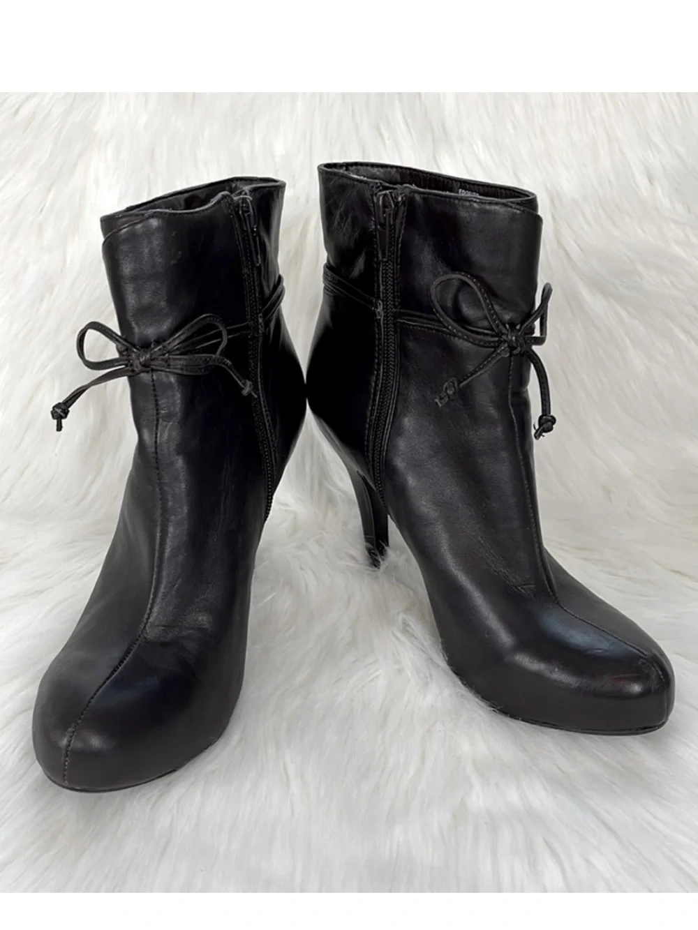 NINE WEST BROWN BOW ACCENT BOOTIES